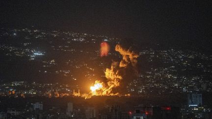 Une explosion touche la banlieue sud de Beyrouth (Liban), le 23 octobre 2024. (MURAT SENGUL / ANADOLU / AFP)