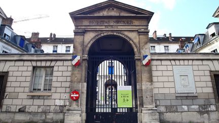 Fronton de l'h&ocirc;pital Necker &agrave; Paris, le 23 juin 2009. (BENJAMIN GAVAUDO / AFP)