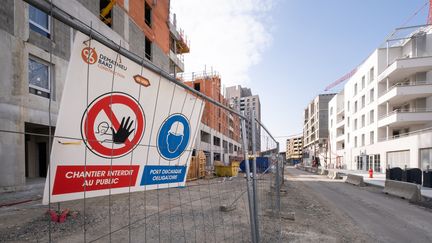 Un chantier à l'arrêt en raison du confinement, le 23 mars 2020, à Toulouse (Haute-Garonne). (ADRIEN NOWAK / HANS LUCAS / AFP)