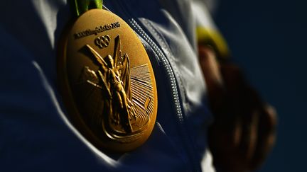 Une médaille d'or aux Jeux olympiques de Rio, le 11 août 2016. (CARL DE SOUZA / AFP)