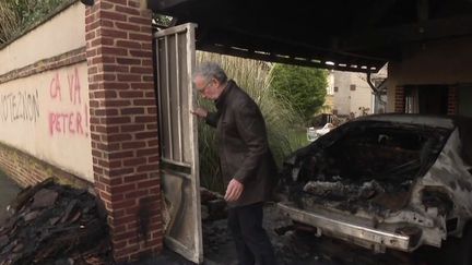 Le&nbsp;pass vaccinal sur lequel planche les parlementaires pourrait susciter des violences. Le garage de Pascal Bois, député LREM, a été incendié. (CAPTURE ECRAN / FRANCEINFO)