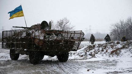 &nbsp; (Les forces gouvernementales ukrainiennes aux abords de Debaltseve © REUTERS/Gleb Garanich)