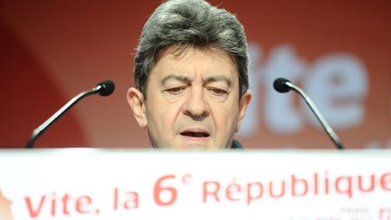 Le candidat du Front de gauche lors de son discours place Stalingrad, &agrave; Paris, le 22 avril 2012. (MARTIN BUREAU / AFP)