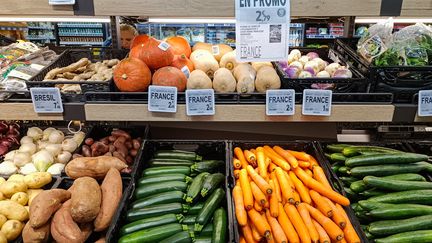 Un étal de supermarché à Paris, le 20 septembre 2023. (RICCARDO MILANI / HANS LUCAS / AFP)