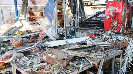 Un étal du marché de Donetsk, grande ville occupée par la Russie dans l'est de l'Ukraine, après un bombardement, le 21 janvier 2024. (DMITRY YAGODKIN / TASS / SIPA USA)