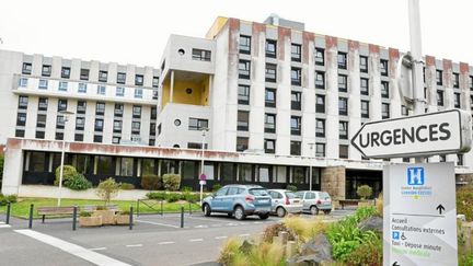 L'entrée principale du centre hospitalier de Lannion (Côtes-d'Armor), le 11 mai 2020. (MAXPPP)