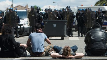 &nbsp; (Des manifestants anti loi Travail encadrés par les forces de l'ordre à Marseille en juin 2016  © MaxPPP)