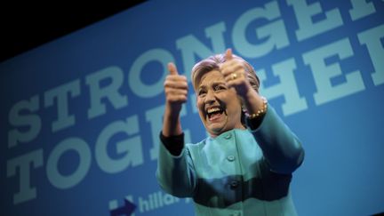 La candidate démocrate Hillary Clinton lors d'une levée de fonds à Seattle (Washington, Etats-Unis), le 14 octobre 2016. (BRENDAN SMIALOWSKI / AFP)