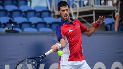 Malmené par Carreno-Busta, Novak Djokovic s'est fait remarquer par plusieurs coups de colère. Raquette balancée en tribunes, puis cassée...le numéro un mondial est sous tension.