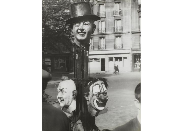 Gaston Paris, "Les trois masques", vers 1932, Centre Pompidou, Musée national d’art moderne – Centre de création industrielle (© Centre Pompidou, MNAM-CCI / Audrey Laurans / Dist. RMN-GP © Gaston Paris / Agence Roger-Viollet)