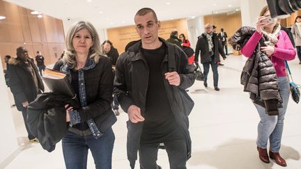 Piotr Pavlenski arrive au tribunal de première instance de Paris, avec son ancienne avocate Dominique Beyreuther-Minkov, à Paris le 10 janvier 2019. (MAXPPP)