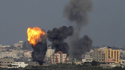 &nbsp; (Les raids israéliens sur Gaza ont fait près de 160 morts. Au sixième jour de l'offensive, un commando terrestre a fait une brève incursion dans l'enclave palestinienne dimanche matin ©  REUTERS/Ammar Awad)