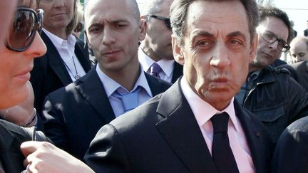 J-44 Le pr&eacute;sident candidat Nicolas Sarkozy en visite &agrave; Valenciennes (Nord) s'essaie au "duck face", le 23 mars 2012. (MICHEL SPINGLER / AFP)