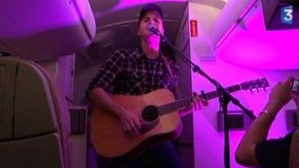 Milow en live à bord d&#039;un avion
 (Culturebox)