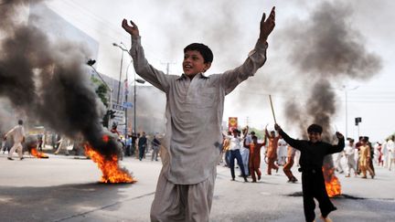 Des enfants manifestent contre le film islamophobe&nbsp;&agrave; Rawalpindi, dans le Pendjab (Pakistan), le 21 septembre 2012. (AAMIR QURESHI / AFP)