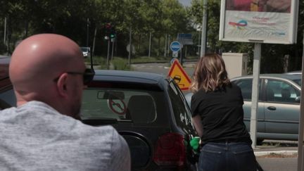 Prix des carburants : la remise de 18 centimes, devenue invisible au fil des mois, pourrait être prolongée (FRANCE 2)