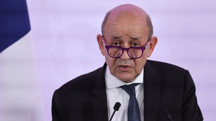 Crise en Ukraine : "le monde s'inquiète", prévient Jean-Yves Le Drian