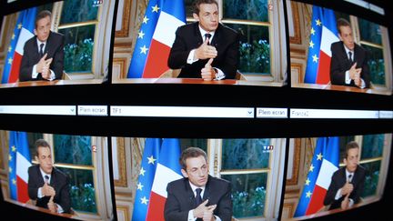 Nicolas Sarkozy &eacute;tait, jeudi 27 octobre au soir, sur TF1 et France 2 pour sa premi&egrave;re intervention t&eacute;l&eacute;vis&eacute;e en direct depuis huit mois. (THOMAS COEX / AFP)