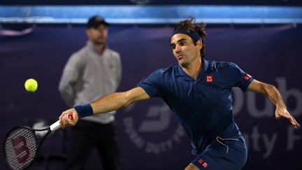 Le tennisman suisse Roger Federer a remporté samedi 2 mars 2019 le tournoi de Dubaï, son 100e titre. (KARIM SAHIB / AFP)