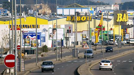 La zone commerciale de&nbsp;Plan-de-Campagne (Bouches-du-Rhône), la plus grande de France. (BORIS HORVAT / AFP)