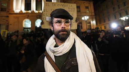 Cédric Herrou devant le palais de justice le 4 janvier 2017 à Nice (Alpes-Maritimes). (VALERY HACHE / AFP)