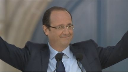 François Hollande en meeting au château de Vincennes, le 15 avril (FTV)