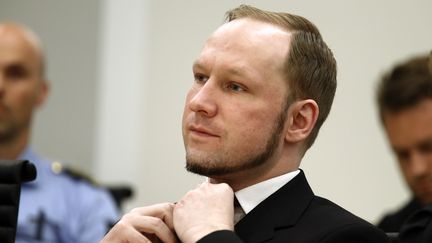 Anders Behring Breivik, lors de son proc&egrave;s pour les attentats d'Oslo et d'Utoya en 2011, le 24 ao&ucirc;t 2012, &agrave; Oslo (Norv&egrave;ge). (HEIKO JUNGE / REUTERS)