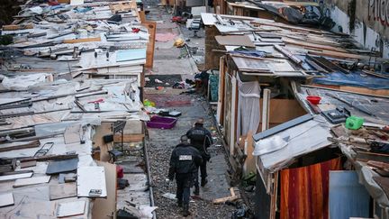 &nbsp; (Évacuation d'un camp de Roms porte de Clignancourt à Paris début février © Maxppp)