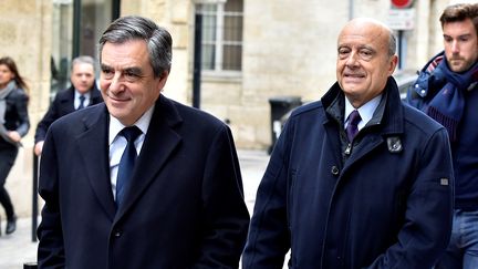 François Fillon et Alain Juppé le 25 janvier 2017 à Bordeaux (Gironde). (GEORGES GOBET / AFP)