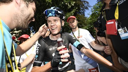 Christophe Froome célèbre sa victoire lors de la huitième étape du Tour de France&nbsp;entre Pau et Bagnères-de-Luchon (Haute-Garonne), samedi 9 juillet 2016. (YORICK JANSENS / BELGA MAG / AFP)