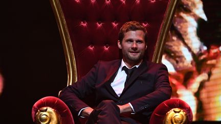 Le metteur en scène Alexis Michalik lors de la cérémonie des Molières, le 29 mai 2017, aux Folies Bergère, à Paris.&nbsp; (CHRISTOPHE ARCHAMBAULT / AFP)