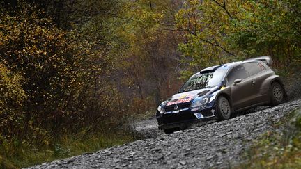 Sébastien Ogier (Volkswagen) s'éclate en Grande-Bretagne (BEN STANSALL / AFP)