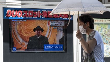 Un télévision diffuse l'annonce d'un tir nord-coréen, au Japon, le 12 juillet 2023. (RICHARD A. BROOKS / AFP)