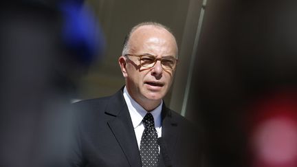 &nbsp; (Bernard Cazeneuve souhaite modifier les conditions dans lesquelles les policiers peuvent ouvrir le feu © Reuters)