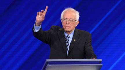 Bernie Sanders, candidat à l'investiture démocrate à la présidentielle, lors d'un débat le 12 septembre 2019 sur le plateau d'ABC News. (ROBYN BECK / AFP)