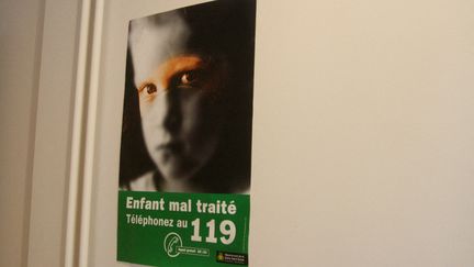 Depuis le début du confinement, le nombre d'appel au 119 n'a pas augmenté. (CÉCILE QUÉGUINER / FRANCE-INFO)