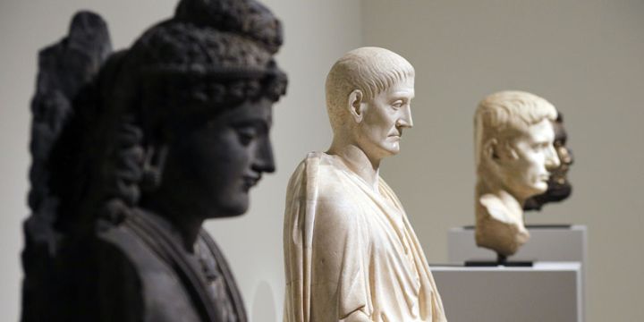 Statues antiques des collections du Louvre Abu Dhabi, exposées au Louvre à Paris
 (François Guillot / AFP)