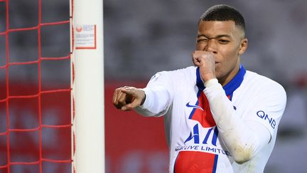 Kylian Mbappé célèbre un but contre Brest, le 23 mai 2021.&nbsp; (FRANCK FIFE / AFP)