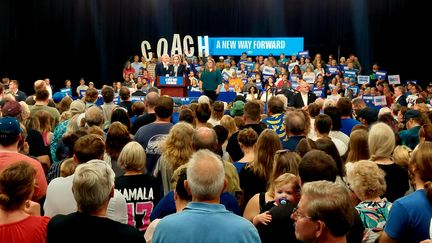 Tim Walz prend la parole lors d'un meeting à Superior, dans le Wisconsin, en septembre 2024. (FAUSTINE CALMEL / RADIOFRANCE)