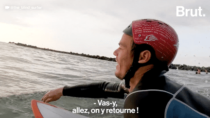 VIDEO. Avec Thomas Da Silva, aveugle et champion de para surf