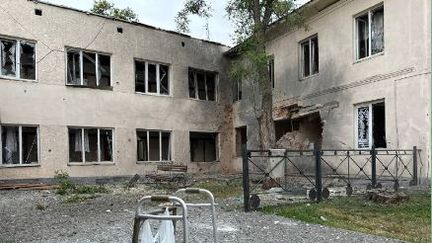 Une image publiée par le gouverneur de la région de Belgorod (Russie) Viatcheslav Gladkov, montrant selon lui un centre pour déplacés touché par un bombardement ukranien, le 30 mai 2023. (VIATCHESLAV GLADKOV / TELEGRAM)