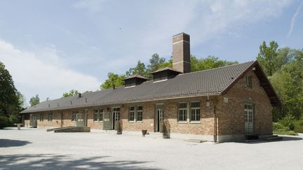 Les b&acirc;timents des chambres &agrave; gaz et du cr&eacute;matorium, dans le m&eacute;morial du camp de concentration de Dachau, pr&egrave;s de Munich (Allemagne).&nbsp; (ANGELIKA JAKOB / BILDERBERG)