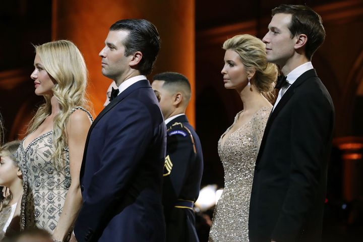 Vanessa Trump et son mari Donald Trump Jr (au premier rang), ainsi qu'Ivanka Trump et son mari Jared Kushner, participent au bal d'inauguration du président Donald Trump à Washington (Etats-Unis), le 20 janvier 2017. (CHIP SOMODEVILLA / GETTY IMAGES NORTH AMERICA / AFP)