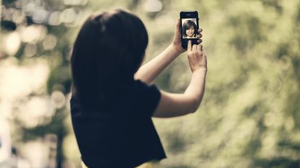 A Londres, une universit&eacute; propose des cours de selfie, signale "Time", le 5 janvier 2014. (MARTIN-DM / E+ / GETTY IMAGES)