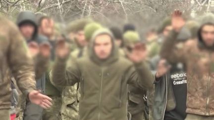 Guerre en Ukraine : des soldats ukrainiens se sont-ils rendus aux forces russes à Marioupol ?