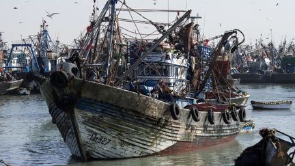 Un bateau de pêche entre dans le port de Laâyoune, capitale du Sahara occidental sous contrôle marocain, le 3 novembre 2018.  (FADEL SENNA/AFP)