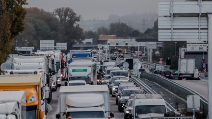 Des embouteillages sur la rocade à Bordeaux, le 8 novembre 2021. (MAXPPP)