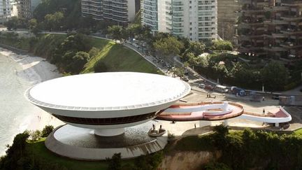 Depuis le bâtiment en forme de soucoupe volante, construit sur une petite falaise, on peut voir toute la baie de Rio
 (Vanderlei Almeida / AFP)