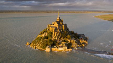 Une vue aérienne du Mont Saint Michel (Manche), joyau du patrimoine, prise en juillet 2022. (RIVRIN MATHIEU / HEMIS.FR  / AFP)