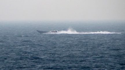 Bateau "Go fast" en cours d'interception en Méditerranée, le 9 juillet 2017. (HANDOUT / DOUANES FRANCAISES)